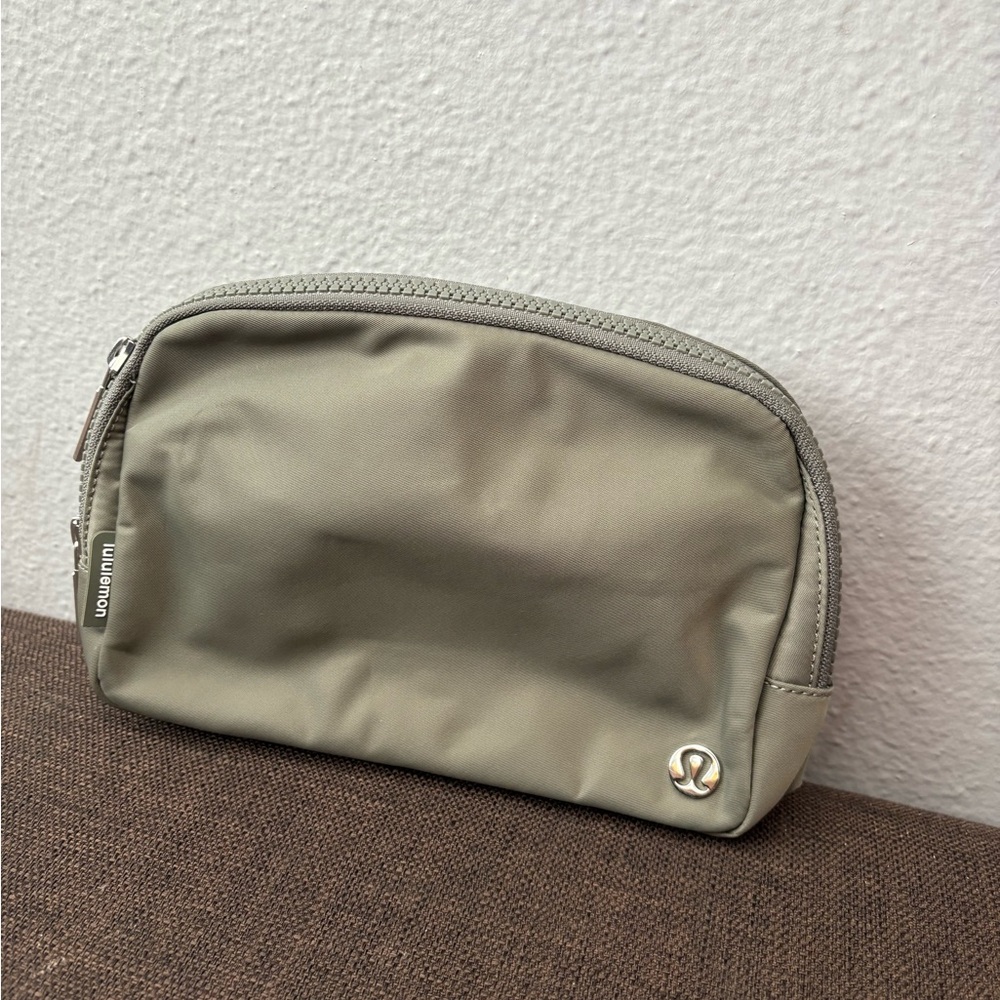 lululemon athletica Gray Toiletry Bag with Minimalist Design